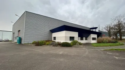 Bâtiment indépendant à louer à Sainte-Luce-sur-Loire visibilité et parking - Offre immobilière - Arthur Loyd