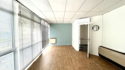Bureaux à louer 143 m² divisibles - Visibilité sur axe passant - Bordeaux - Bassins à Flots/Bacalan - Offre immobilière - Arthur Loyd