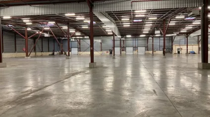 À LOUER : Local d'activité de 7&nbsp;830 m² + 2 options possibles de bureaux, ZI de Stélytec à Sint-Chamond - Offre immobilière - Arthur Loyd
