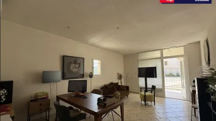 Murs commerciaux à vendre avec 11 caves Domaine de Pont Royal Mallemort - Offre immobilière - Arthur Loyd