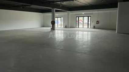 LOCAL COMMERCIAL à LOUER de 633 m² - Offre immobilière - Arthur Loyd
