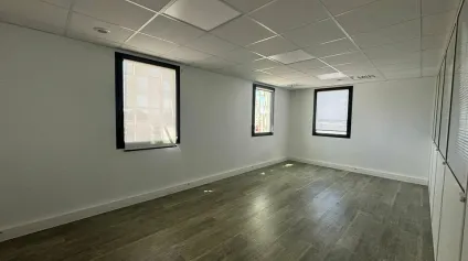 À LOUER  BUREAUX EN EXCELLENT ETAT  LA ROCHE-SUR-YON NORD - Offre immobilière - Arthur Loyd