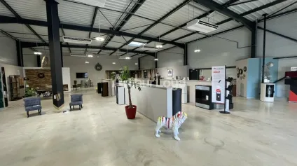 Local Commercial 530 m2 avec Parking - Offre immobilière - Arthur Loyd