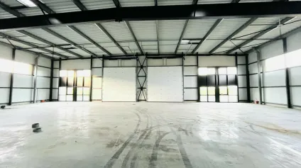 A LOUER - LE HAVRE PLATEAU NORD - LOCAL D'ACTIVITÉ NEUF BRUT DE BÉTON D'ENVIRON 580 m2 + 12 STATIONNEMENTS PRIVATIFS - Offre immobilière - Arthur Loyd