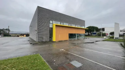 A LOUER - LOCAL D'ACTIVITE DE 575 M² - ZA DU PRAT VANNES - Offre immobilière - Arthur Loyd