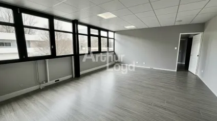 Bureau à louer au Bourget du lac-50 m² au sein du parc d'activités Savoie Technolac - Offre immobilière - Arthur Loyd