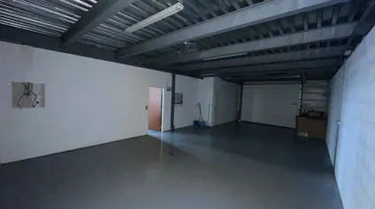 Bureaux d'environ 60m2 avec local d'activité d'environ 100m2 à louer - Offre immobilière - Arthur Loyd