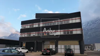 BUREAUX A LOUER SAINT EGREVE 411M² PROCHE AUTOROUTE - Offre immobilière - Arthur Loyd