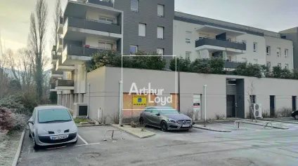 LOCAL COMMERCIAL OU BUREAU 230 M² A LOUER MEYLAN INNOVALLEE - Offre immobilière - Arthur Loyd