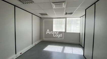 BUREAUX A LOUER ECHIROLLES 330M² ERP 5 AVEC ASCENSSEUR - Offre immobilière - Arthur Loyd