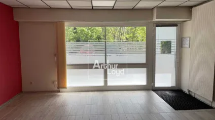 GRENOBLE BUREAUX A VENDRE OU LOUER EN RDC 140M² + RESERVE - Offre immobilière - Arthur Loyd