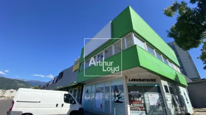 COMMERCE 230 M² A VENDRE - ECHIROLLES - Offre immobilière - Arthur Loyd