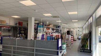 local commercial 698 m² location Grenoble - Offre immobilière - Arthur Loyd