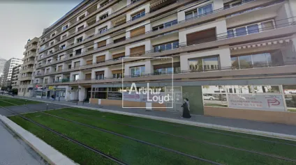 local commercial avec linéaire de vitrine conséquent de 193m² - Offre immobilière - Arthur Loyd