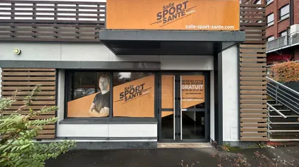 Local commercial de 76 m² avec vitrine visible et stationnement aisé à Roncq - Offre immobilière - Arthur Loyd