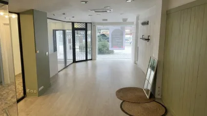 LA ROCHE-SUR-YON RUE GEORGES CLEMENCEAU  LOCAL COMMERCIAL 122M²  À LOUER - Offre immobilière - Arthur Loyd