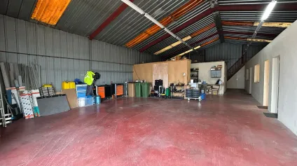 Vente local d’activités avec bureaux et stockage à Besné avec foncier - Offre immobilière - Arthur Loyd