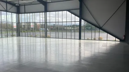 LOCAL COMMERCIAL A LOUER - 430 M² - PLOEREN - Offre immobilière - Arthur Loyd