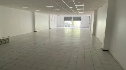 Local commercial 200 m2 (Le Lamentin) - Offre immobilière - Arthur Loyd