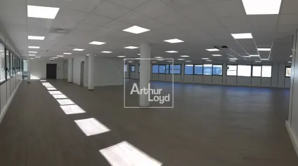 BUREAUX A LOUER RENOVES TRES LUMINEUX FONTAINE A PARTIR DE 197M² - Offre immobilière - Arthur Loyd