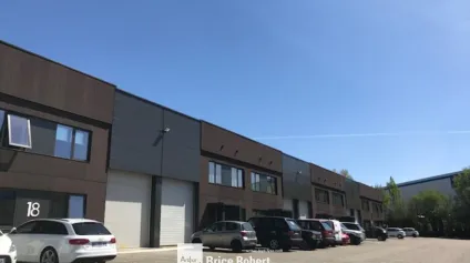 A louer - Bâtiment d'activités au sein d'un parc d' activité rénové avec une hauteur sous plafond de 6.50 m² - Dardilly Techlid - Offre immobilière - Arthur Loyd