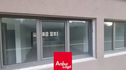 Local professionnel à louer en rez-de-chaussée à Jassans Riottier, proche de Villefranche sur Saône - Offre immobilière - Arthur Loyd