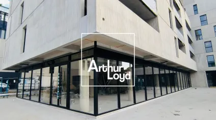 Local commercial à louer avec terrasse privative dans un immeuble neuf de standing - Offre immobilière - Arthur Loyd