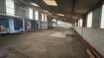 Locaux commercial avec terrain - A Vendre - Narbonne proche autoroute - Offre immobilière - Arthur Loyd