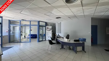 Local professionnel avec parkings privatifs à SOYAUX - Angoulême Est - Offre immobilière - Arthur Loyd