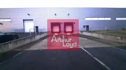 CLERMONT-FERRAND ZONE DES GRAVANCHES A LOUER LOCAL ACTIVITE 1440 M² - 2 QUAIS - Offre immobilière - Arthur Loyd