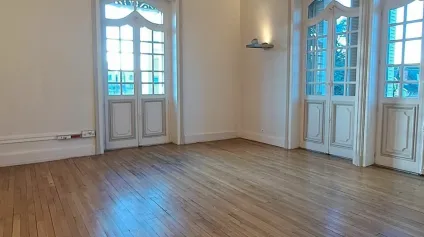 Bureau de 30 m² à louer avec parking  Centre-ville de Brive-la-Gaillarde - Offre immobilière - Arthur Loyd
