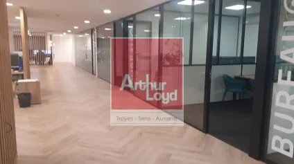 Emplacement Premium en entrée de Rocade! Bureaux et stockage - Offre immobilière - Arthur Loyd