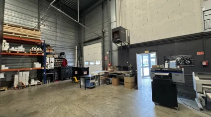 SORIGNY ZONE LA GRANGE BARBIER ENTREPOT A LOUER 750 M² TERRAIN CLOS - Offre immobilière - Arthur Loyd