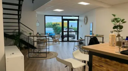 Bureaux à louer à Avignon ZI Fontcouverte avec parking et visibilité commerciale - Offre immobilière - Arthur Loyd