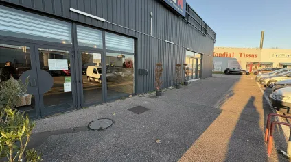 LOCAL COMMERCIAL à LOUER de 670 m² - Offre immobilière - Arthur Loyd