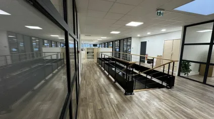 TOURS NORD POLE NORD INDUSTRIES LOCAL MIXTE A LOUER 1&nbsp;193 M² FORTE VISIBILITE - Offre immobilière - Arthur Loyd