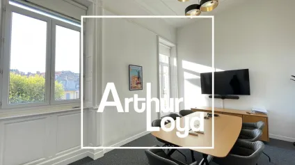 Bureaux à louer 276 m² Montpellier Jeu de Paume accès terrasse - Offre immobilière - Arthur Loyd