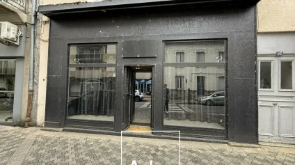 Local Commercial Rénové avec Visibilité  Accès PMR - Offre immobilière - Arthur Loyd