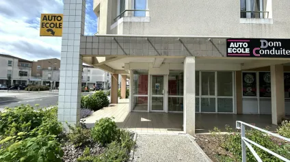 A LOUER - LOCAL COMMERCIAL - BEL EMPLACEMENT - BUXEROLLES - Offre immobilière - Arthur Loyd