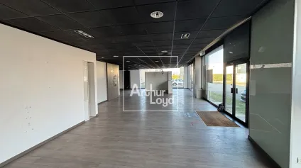 local commercial 245 m² - Vitrine de forte visibilité - Offre immobilière - Arthur Loyd