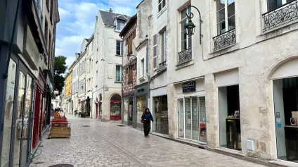 CESSION DE BAIL QUARTIER LOUIS ROGUET EMPLACEMENT D'ANGLE - Offre immobilière - Arthur Loyd