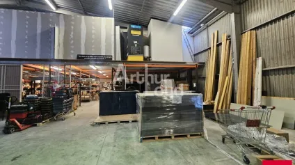 ANGERS OUEST LOCAL D'ACTIVITE DE 802 M² A LOUER AVEC BUREAUX - Offre immobilière - Arthur Loyd