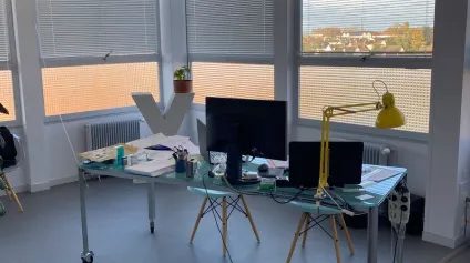 A LOUER - BUREAUX - 8 M2 A 250 M2 - CENTRE D'AFFAIRES LE PLESSIS BELLEVILLE - Offre immobilière - Arthur Loyd