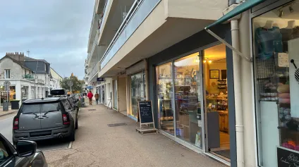 A VENDRE - LOCAL COMMERCIAL - 73 M2 - CENTRE-VILLE - PORNICHET - Offre immobilière - Arthur Loyd