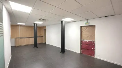 BUREAUX COMMERICAUX 181.51m2 AU COEUR D'UN ENSEMBLE DE COMMERCES DE PROXIMITE - Offre immobilière - Arthur Loyd