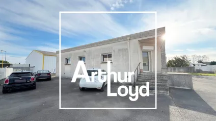 Bâtiment indépendant à louer à Lunel avec parkings privatifs - Offre immobilière - Arthur Loyd