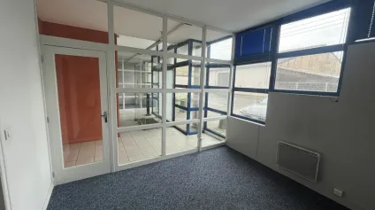 BUREAUX 252M² A L'ACHAT AVEC VISIBILITÉ COMMERCIALE DANS VOTRE SECTEUR - Offre immobilière - Arthur Loyd
