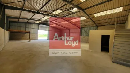 Batiment activité 850 m² (350 m² bureaux) - Offre immobilière - Arthur Loyd