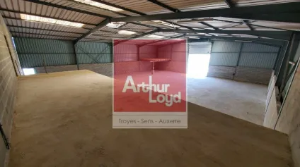 Batiment activité 850 m² (350 m² bureaux) - Offre immobilière - Arthur Loyd