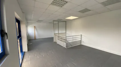 Location bureaux de 90 m2 à Allonne, à Beauvais, proximité A16 - Offre immobilière - Arthur Loyd